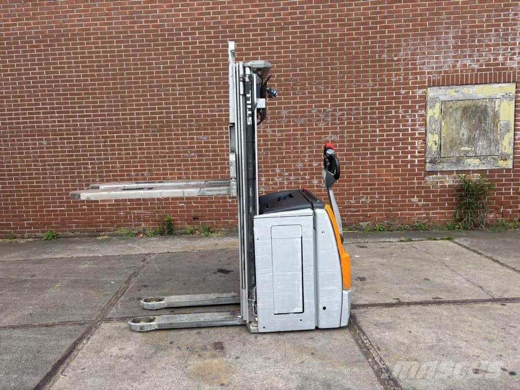 Still EXV 14 Pedestrian stacker