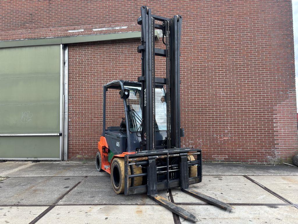 Toyota 8FBMT50 Electric forklift trucks