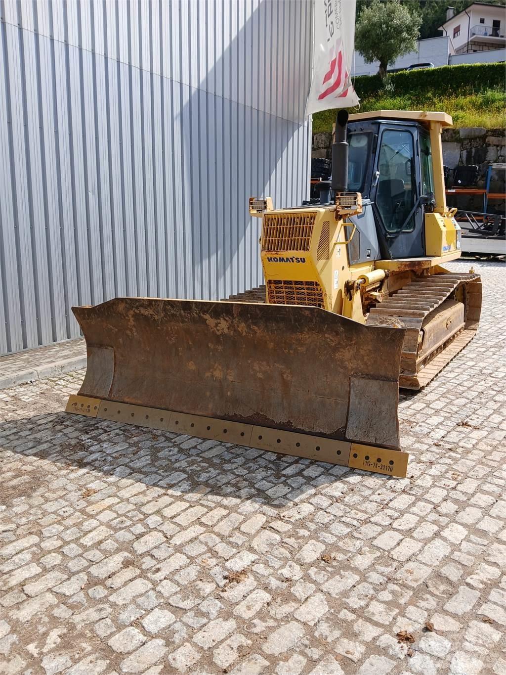 Komatsu D41E-6 Pipe layer dozers