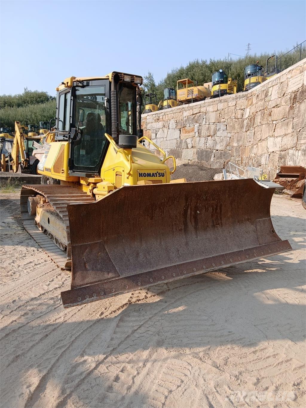 Komatsu D51PXI-22 Pipe layer dozers