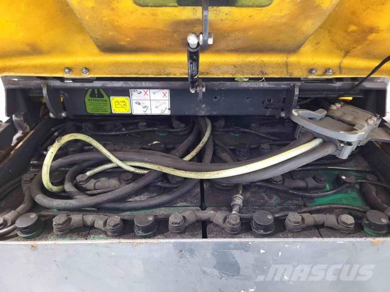 Aisle-Master 20SHE Narrow aisle truck