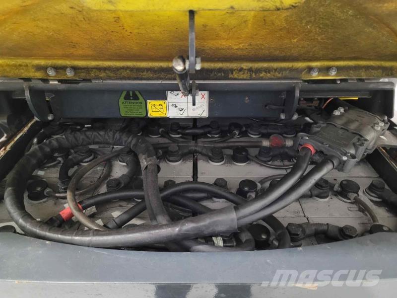 Aisle-Master 20WHE Narrow aisle truck