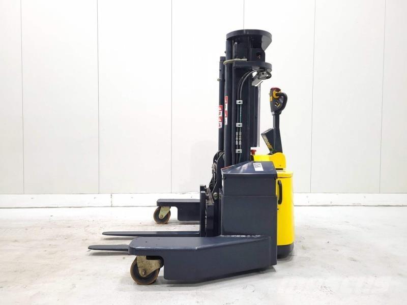 Combilift WR4 Reach stackers