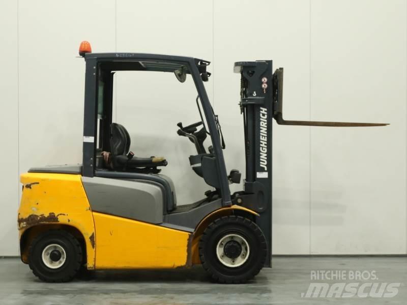 Jungheinrich DFG 425 Diesel trucks