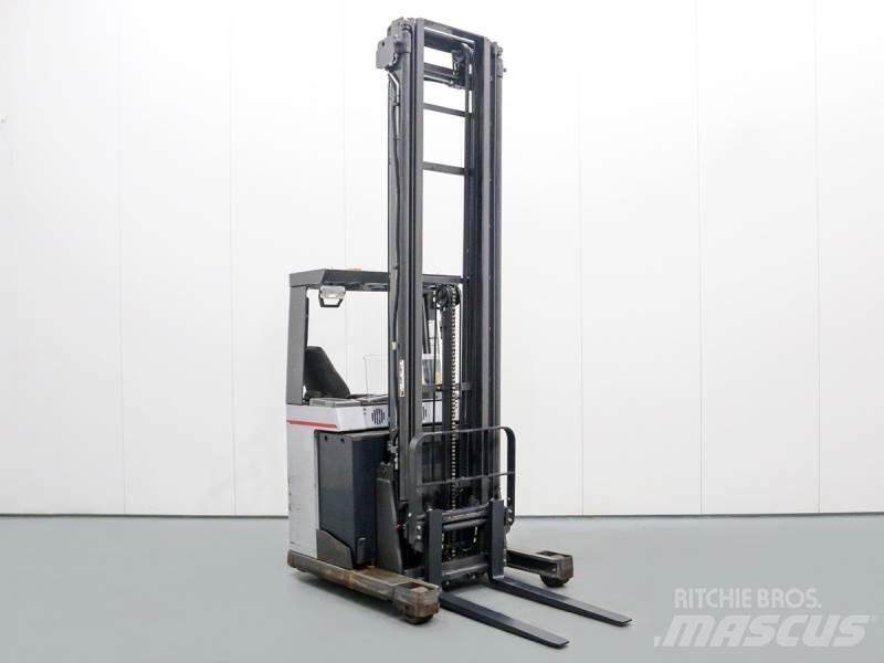 Nissan UNS161 Reach truck