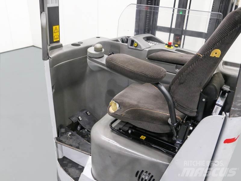 Nissan UNS161 Reach truck
