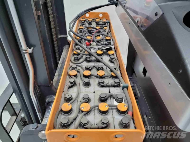 Still FM-X10 Reach truck