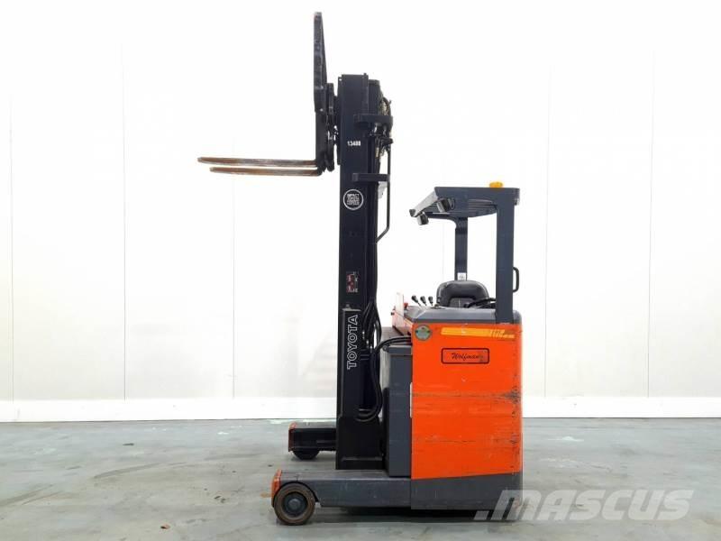 Toyota 6FBRE-12 Reach truck
