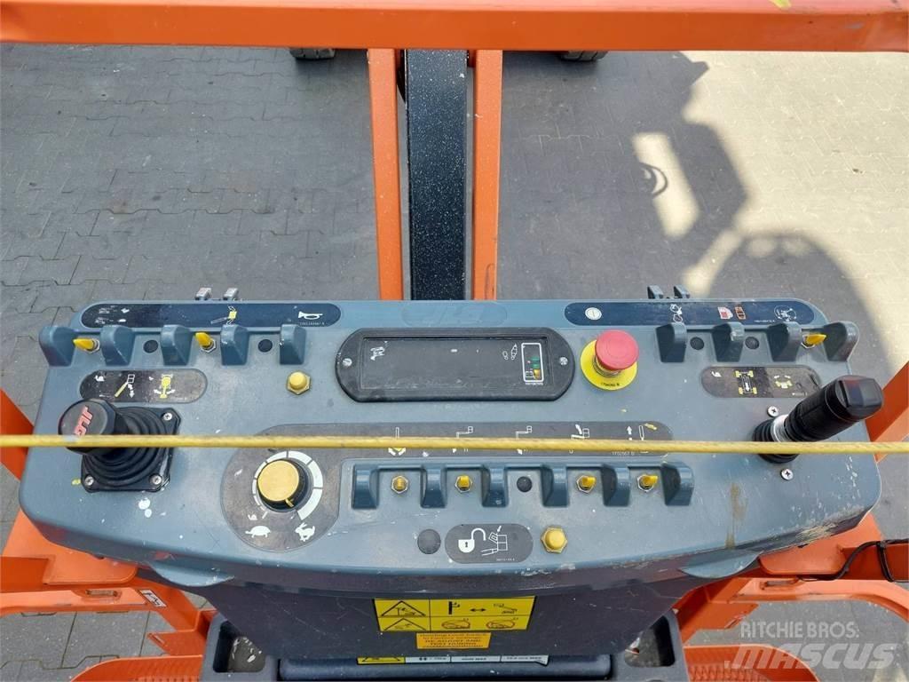 JLG E450AJ Articulated boom lifts