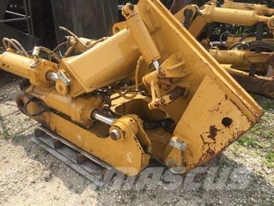 CAT D8T Ripper, S/S Other components