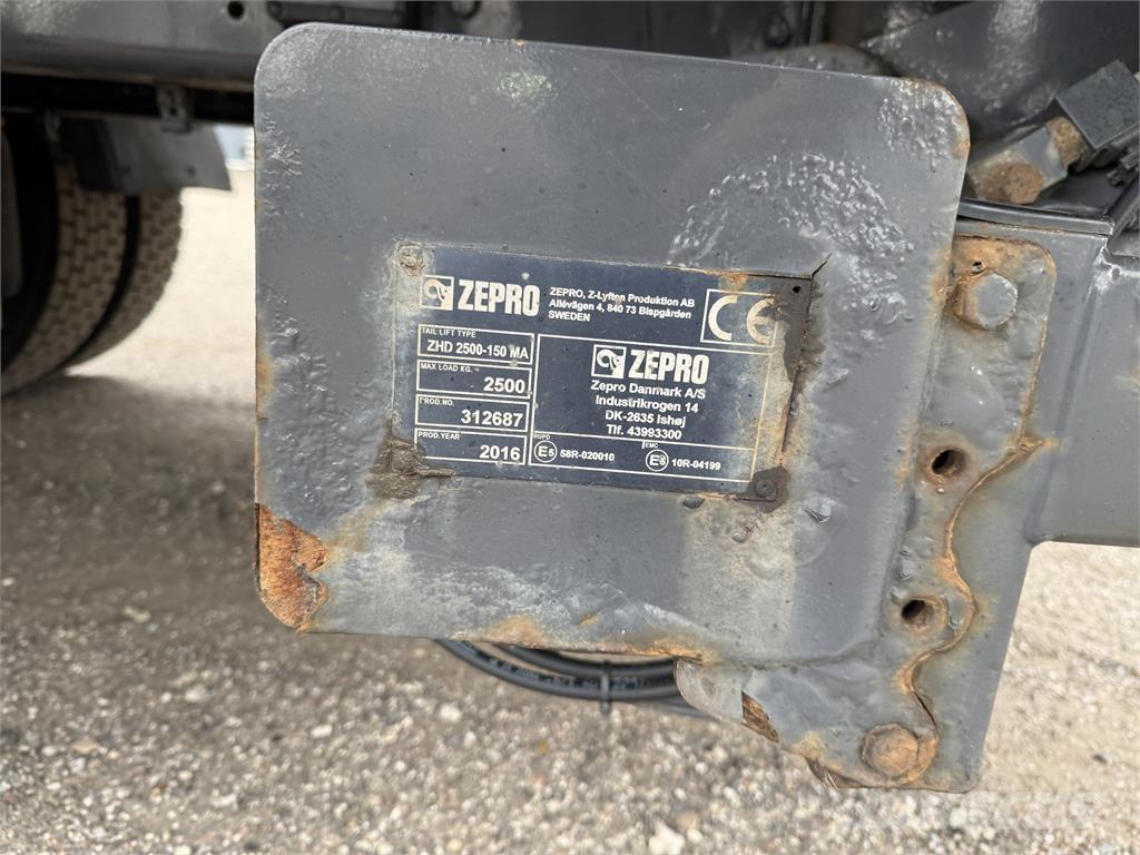 Scania G320 4x2 Curtain sider trucks