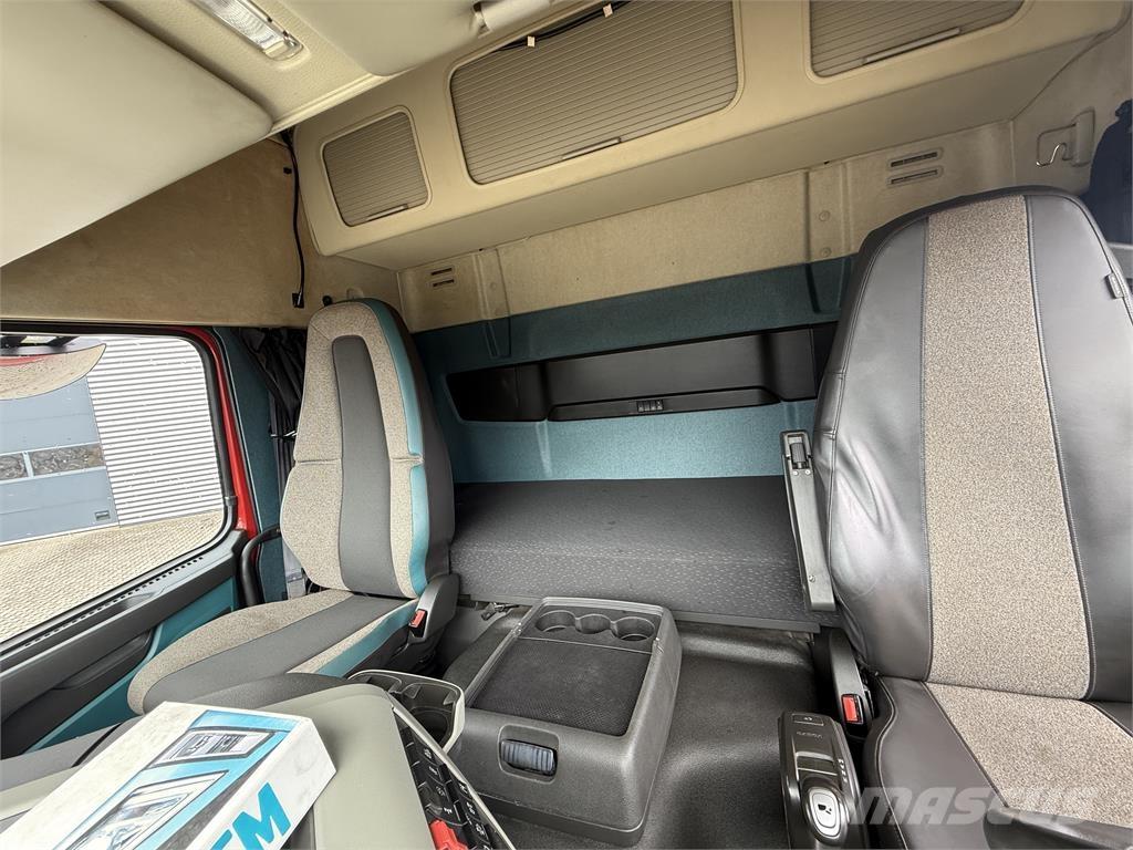 Volvo FM370 Prime Movers