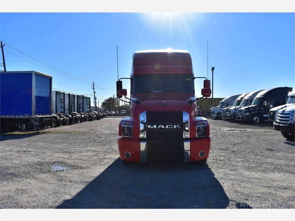 Mack ANTHEM Prime Movers