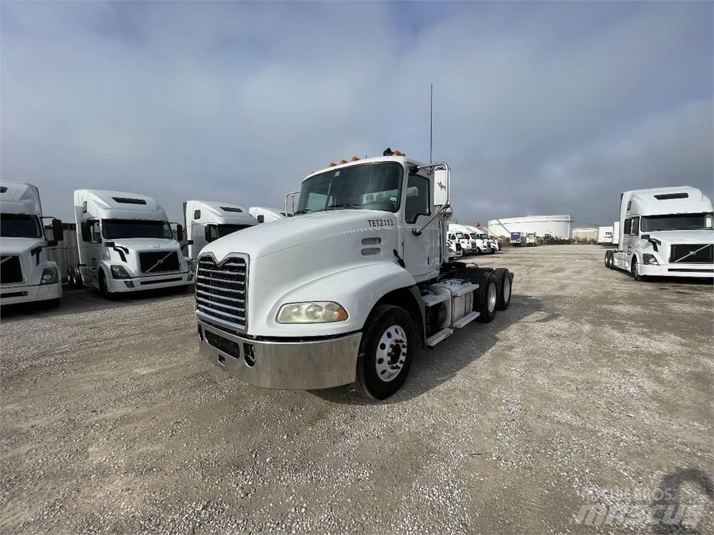 Mack CXU613 Prime Movers