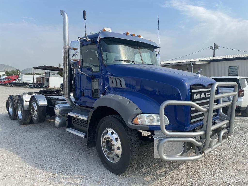 Mack GRANITE Prime Movers