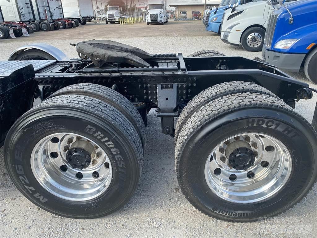 Mack GRANITE Prime Movers