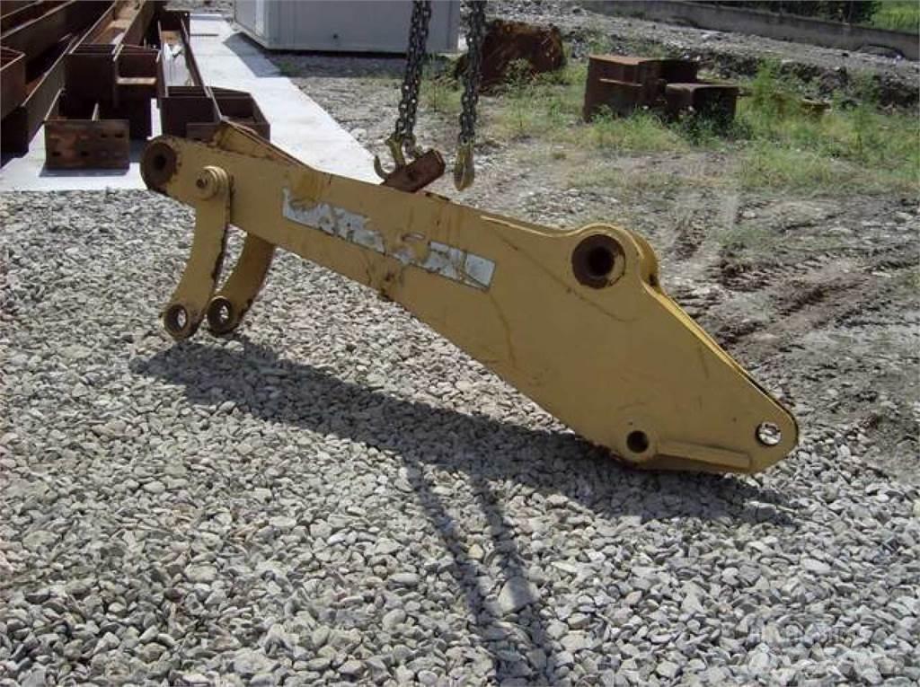 CAT 212 Chassis and suspension