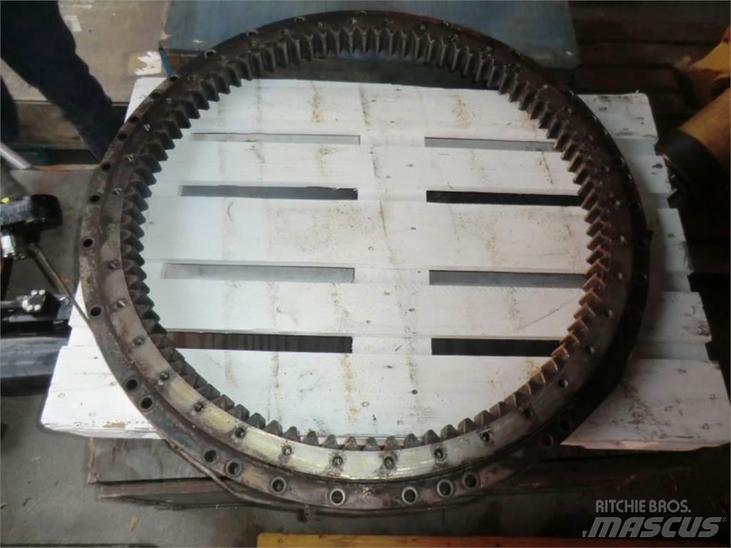 CAT 231D Chassis and suspension