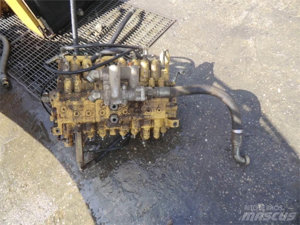 CAT 231D Tracks, chains and undercarriage