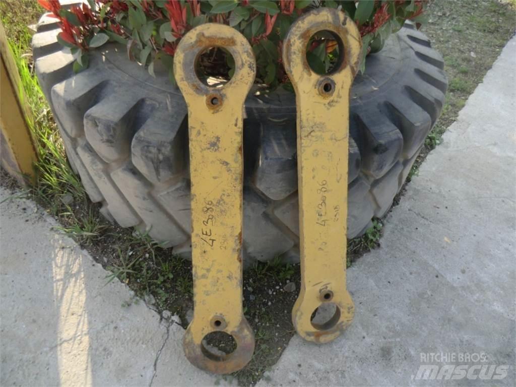 CAT 231D Chassis and suspension