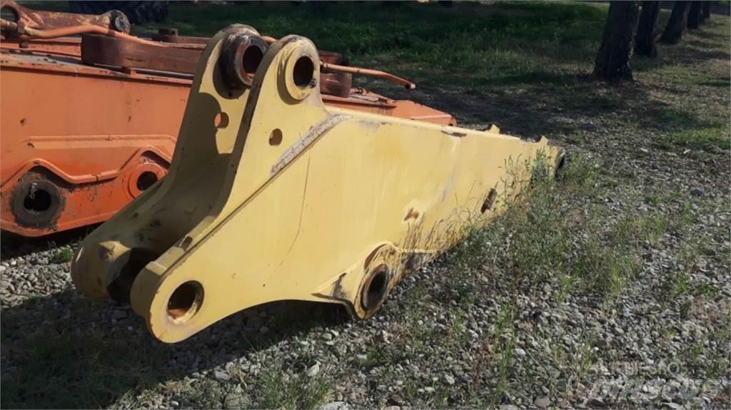CAT 231D Chassis and suspension