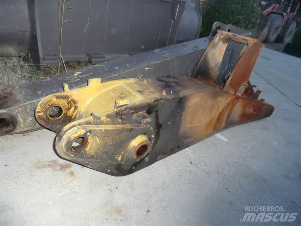 CAT 312D Chassis and suspension