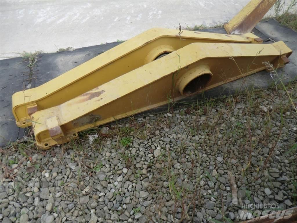 CAT 323D Chassis and suspension