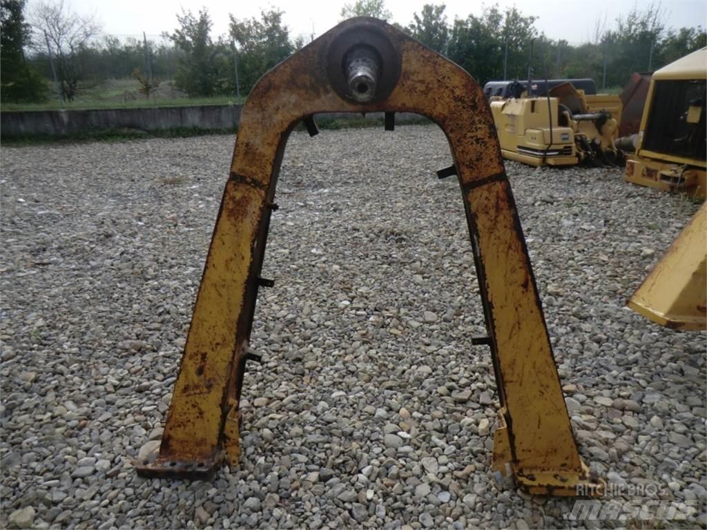 CAT 735 Chassis and suspension