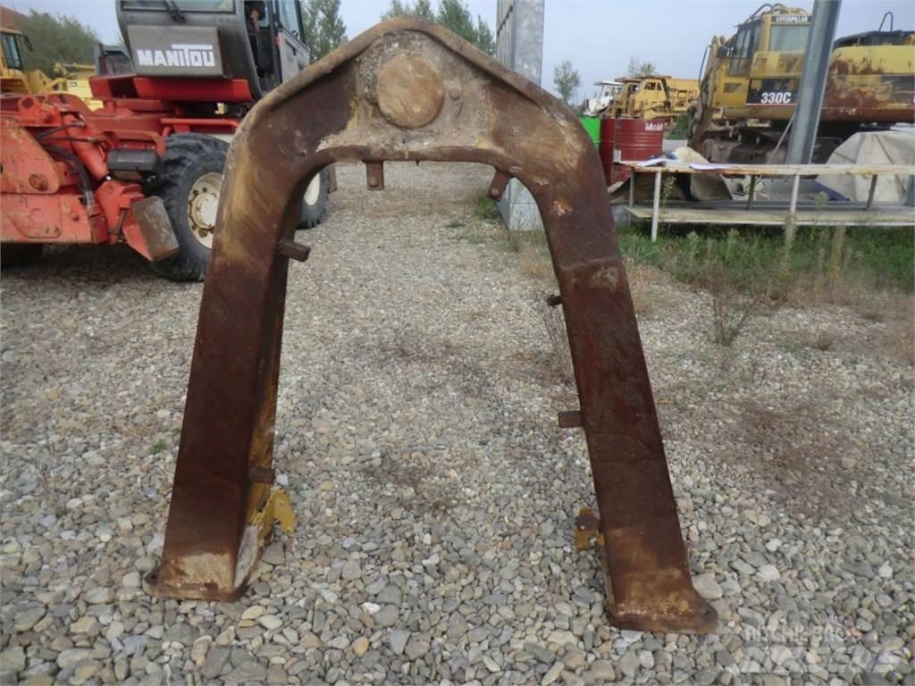 CAT 735 Chassis and suspension