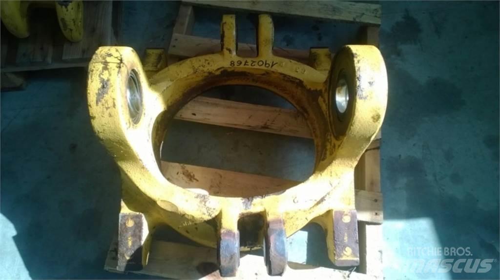 CAT 735 Chassis and suspension