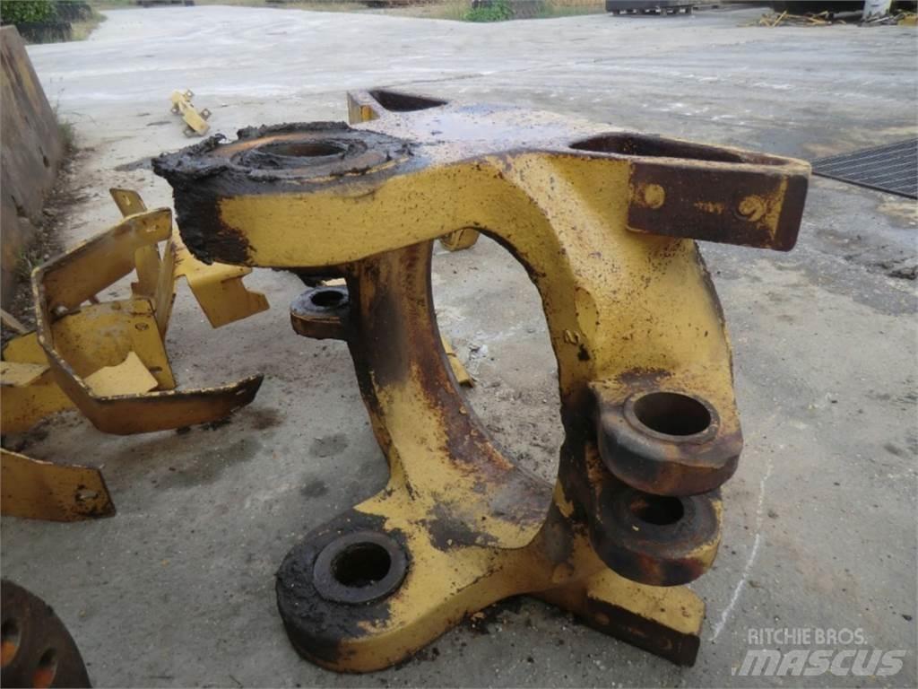 CAT 735 Chassis and suspension