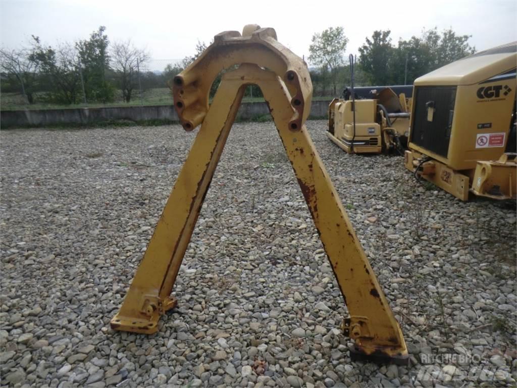 CAT 735 Chassis and suspension