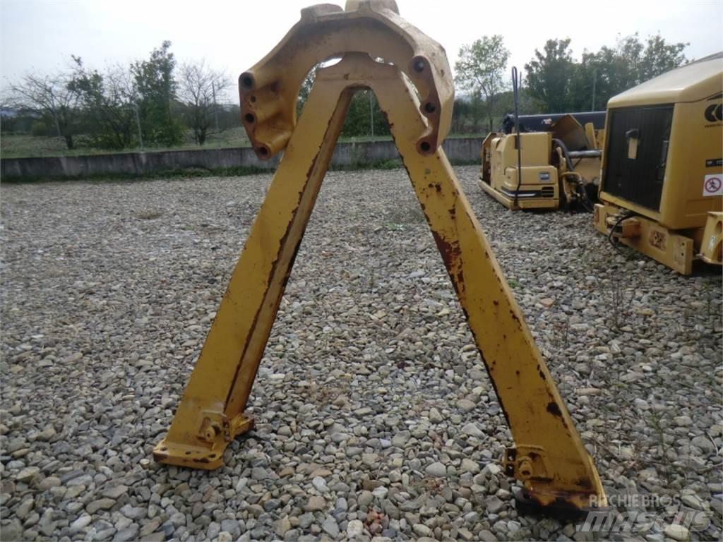CAT 735 Chassis and suspension