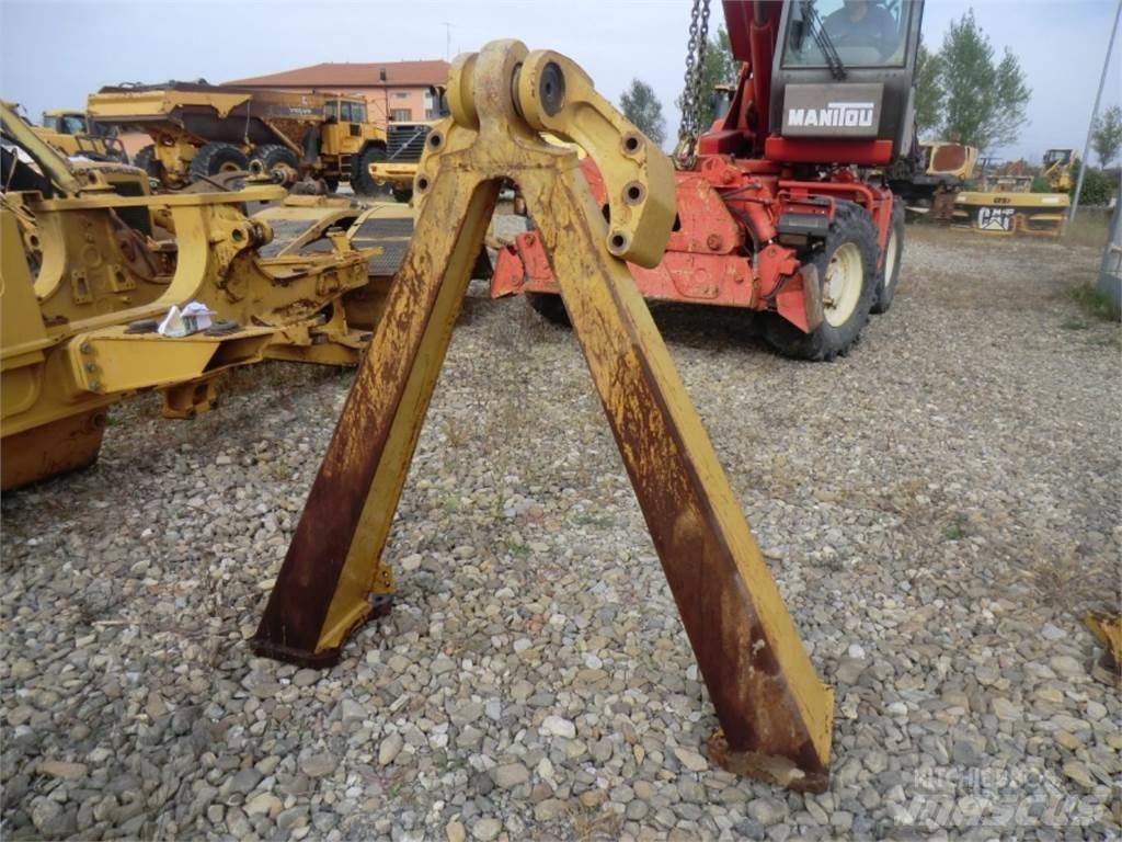 CAT 735 Chassis and suspension