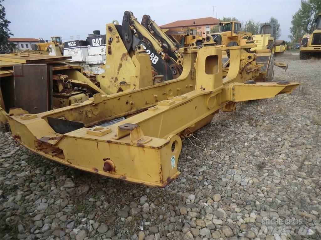 CAT 735 Chassis and suspension