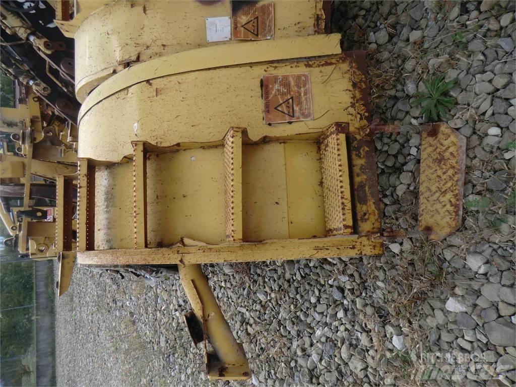 CAT 735 Chassis and suspension