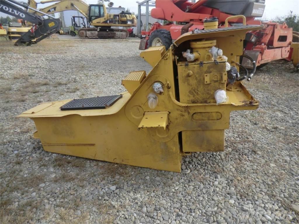 CAT 735 Chassis and suspension