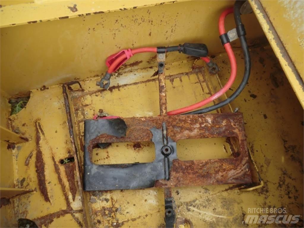 CAT 735 Chassis and suspension
