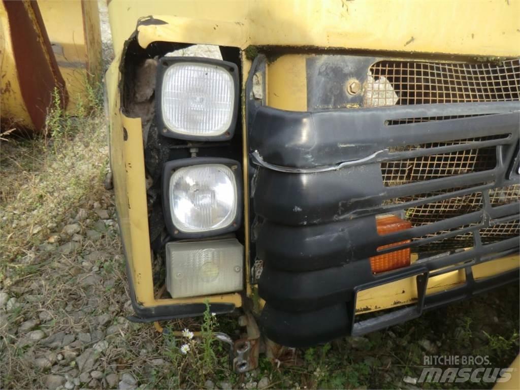CAT 735 Chassis and suspension