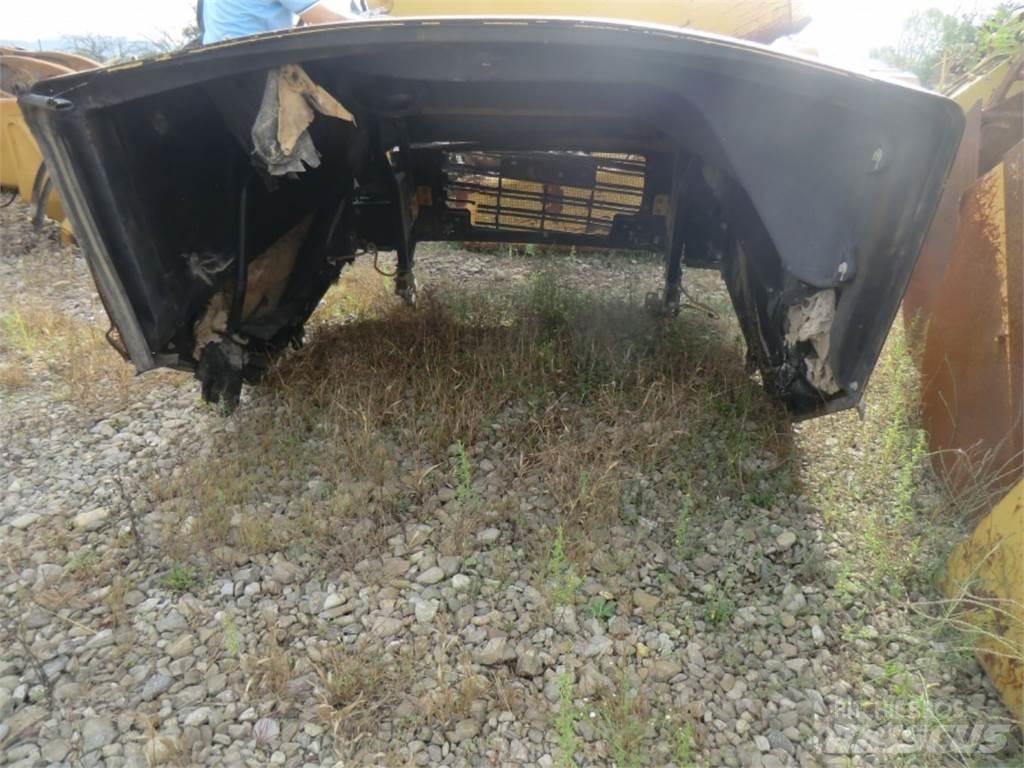 CAT 735 Chassis and suspension