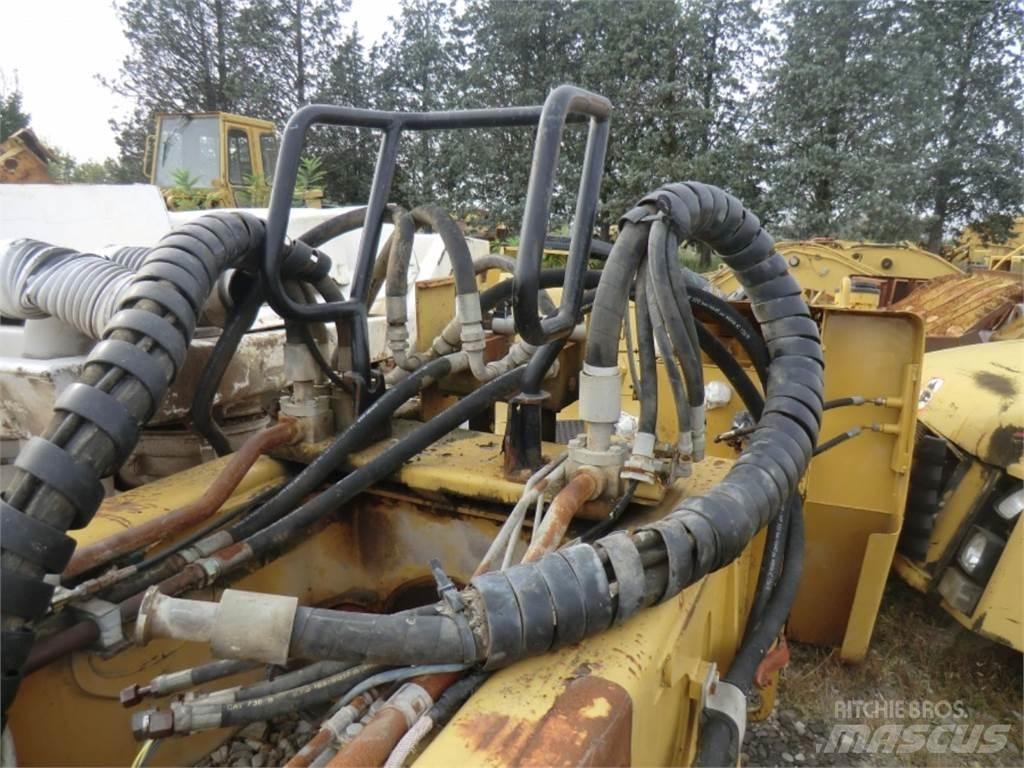 CAT 735 Chassis and suspension