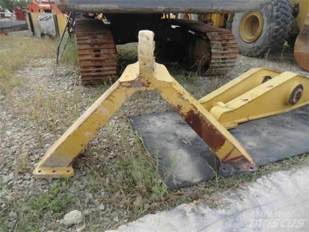 CAT 735 Chassis and suspension