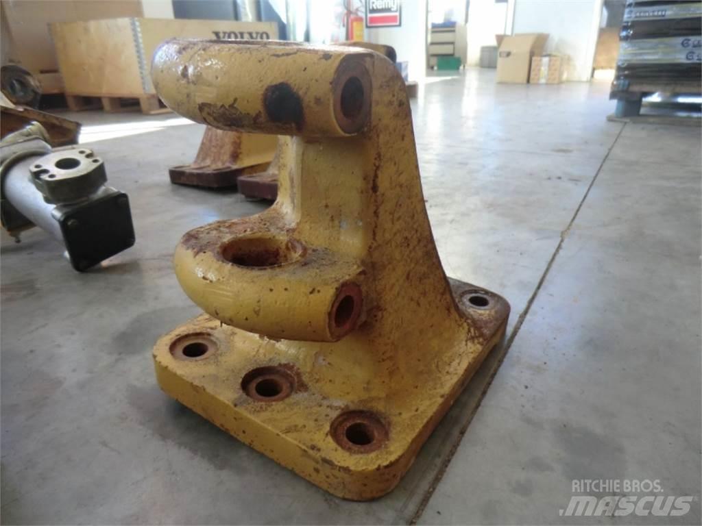 CAT 735 Chassis and suspension