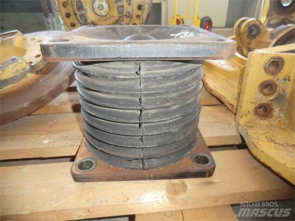 CAT 735 Chassis and suspension