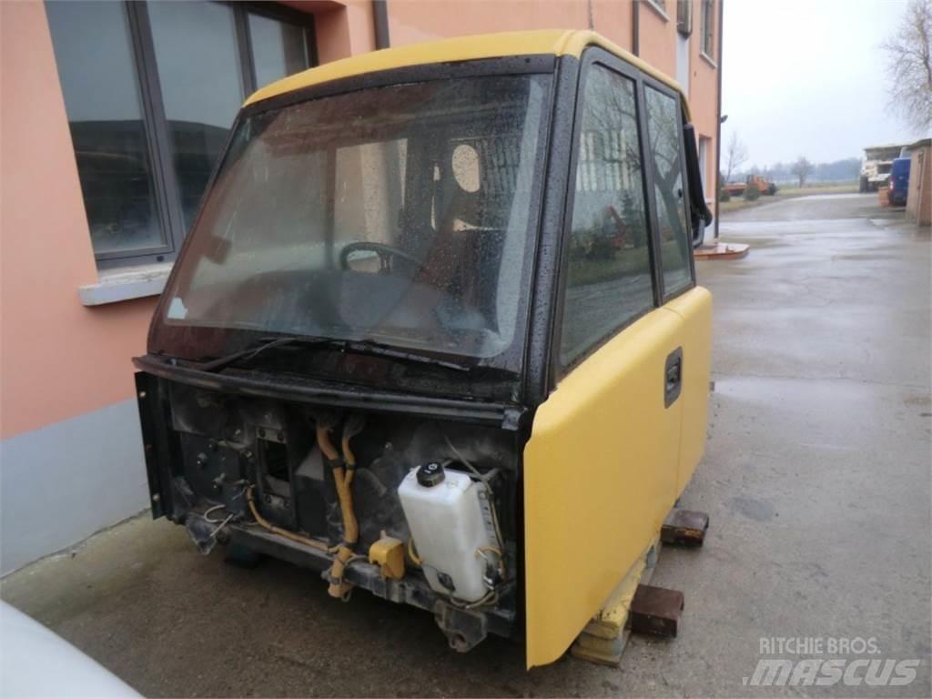 CAT 735 Chassis and suspension