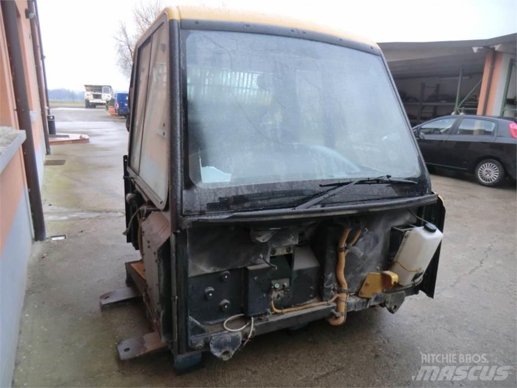 CAT 735 Chassis and suspension