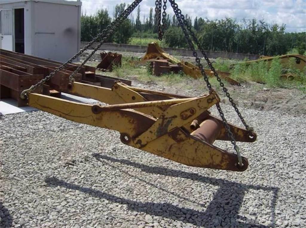CAT 910 Chassis and suspension