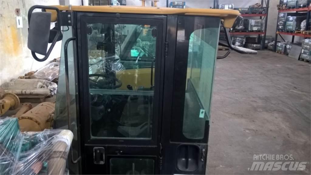 CAT 928G Chassis and suspension