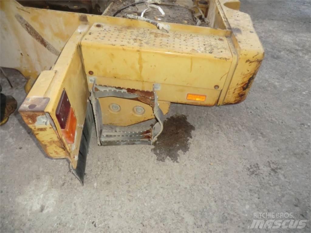CAT 928G Chassis and suspension