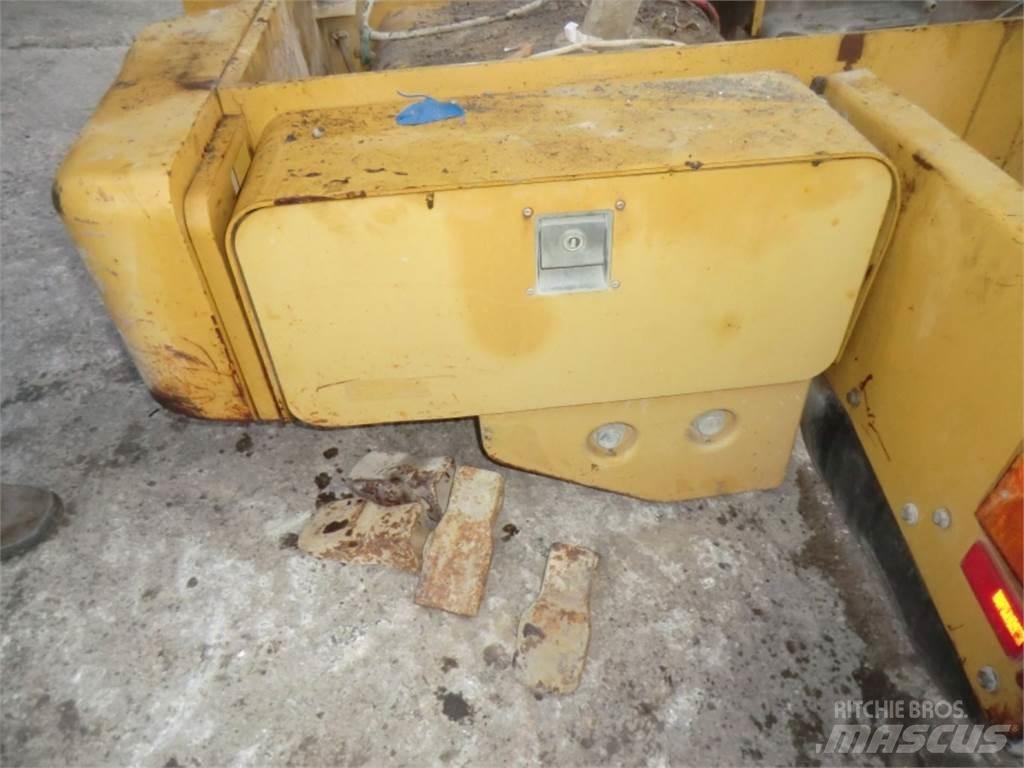 CAT 928G Chassis and suspension